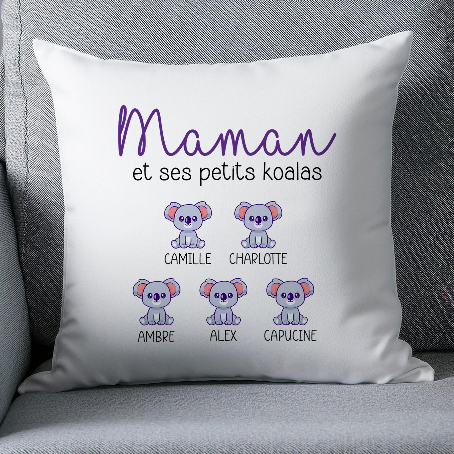 Coussin personnalisé Maman et ses petits koalas avec prénoms et illustrations de koalas violets
