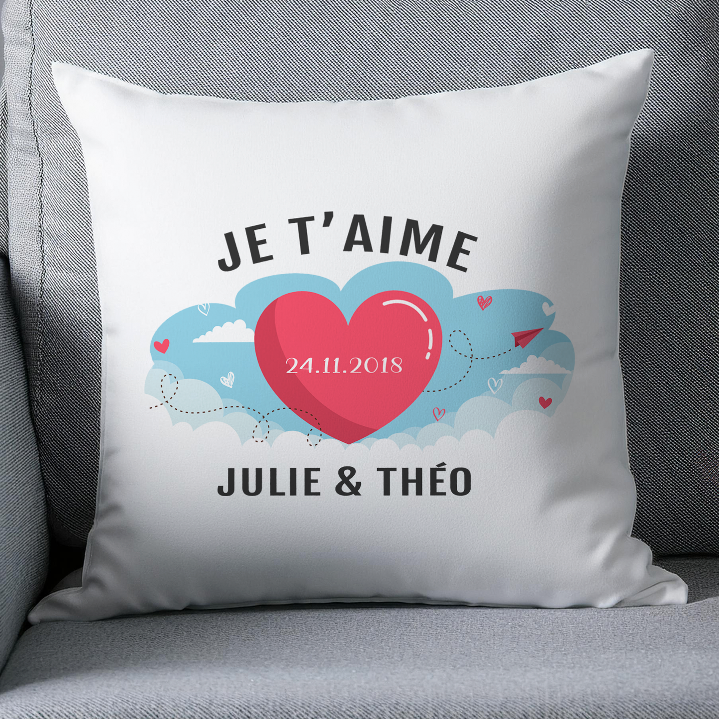 Coussin Saint-Valentin personnalisé coeur nuages