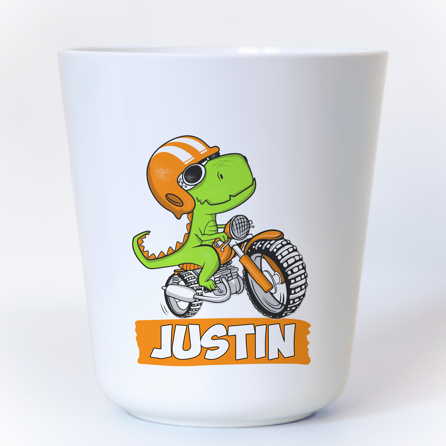 Gobelet enfant personnalisé avec un dinosaure sur une moto et un prénom