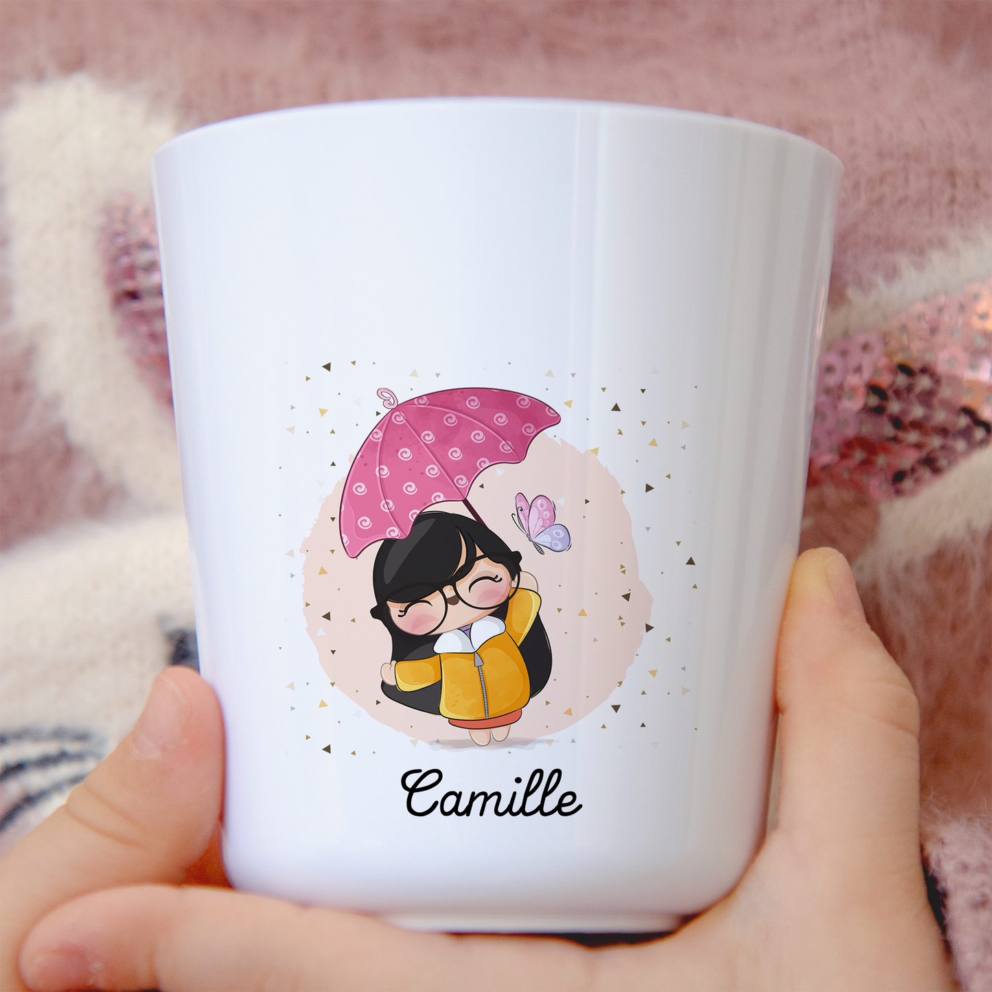 Gobelet enfant personnalisable – Petite fille sous la pluie