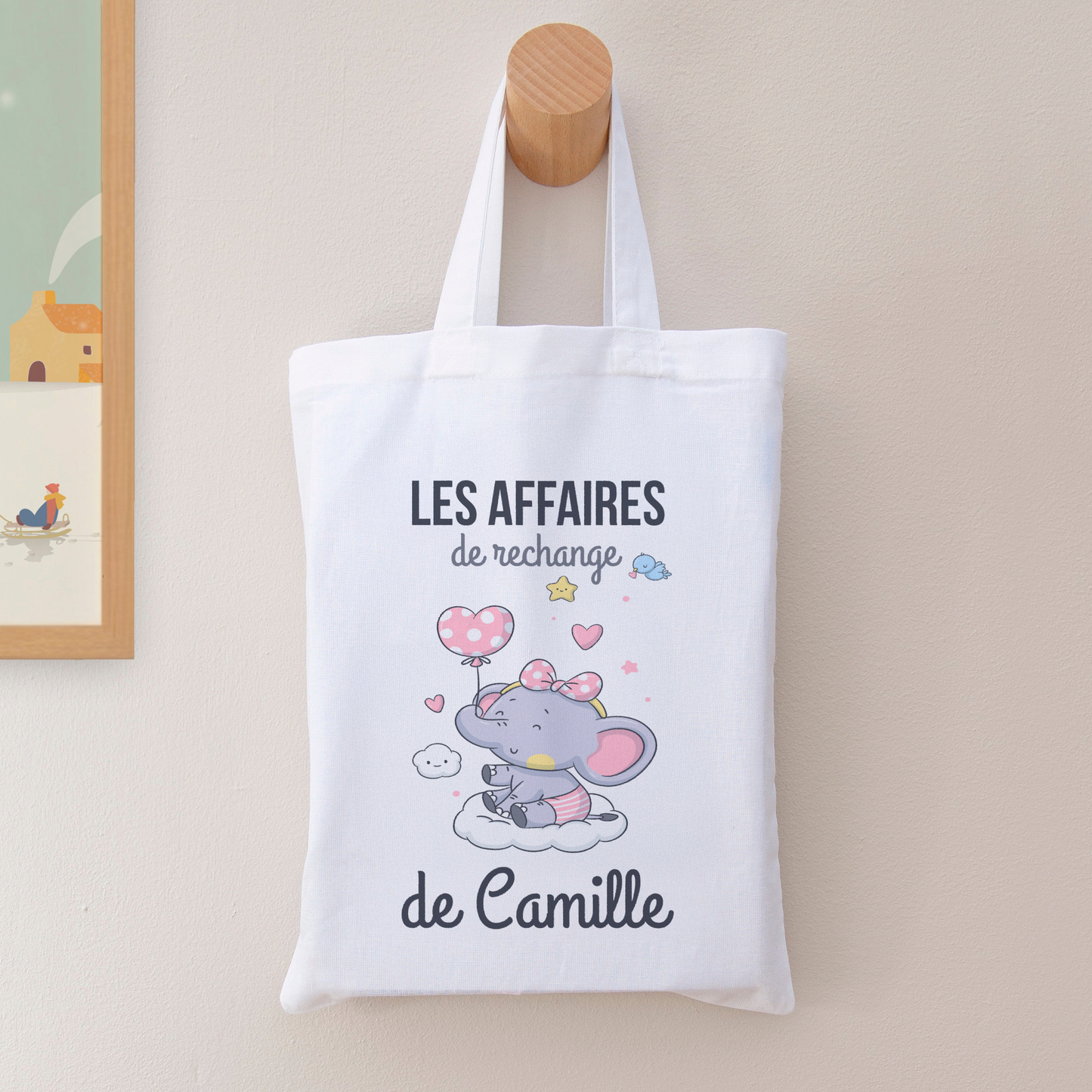 Tote bag pour enfant personnalisé "Les affaires de rechange..." avec prénom et illustration éléphant sur un nuage