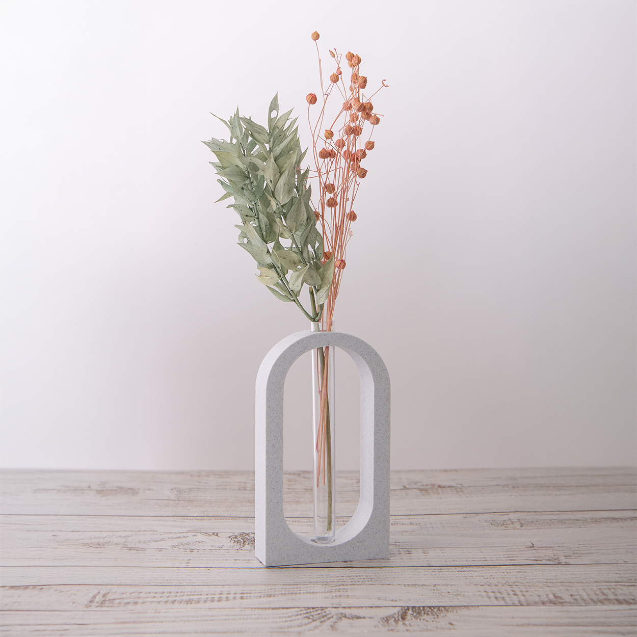 Vase Élia – Une touche verticale et poétique dans votre déco