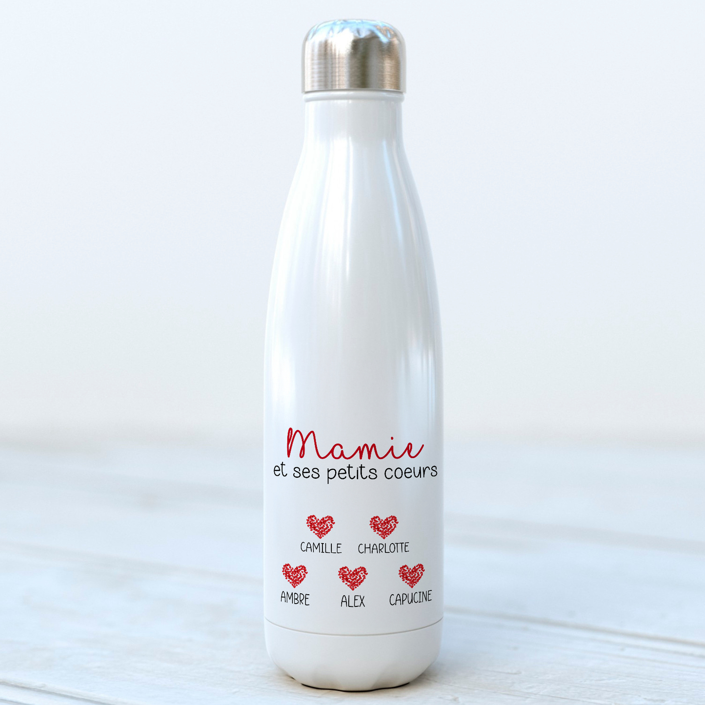 Bouteille isotherme personnalisée "Mamie est ses petits coeurs" avec prénoms des petits-enfants.