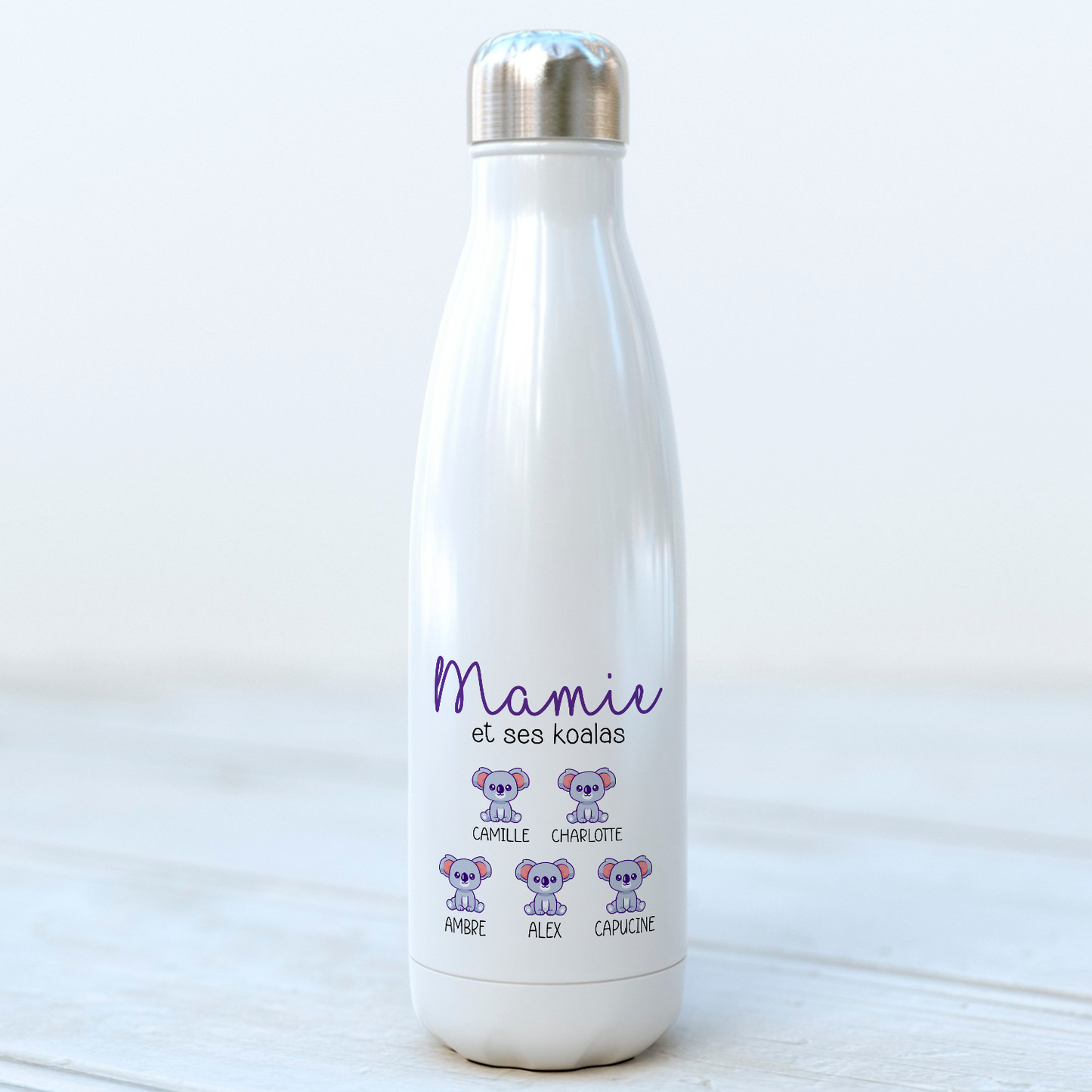 Bouteille isotherme blanche personnalisée avec l’inscription "Mamie et ses petits Koalas" et les prénoms des petits-enfants.