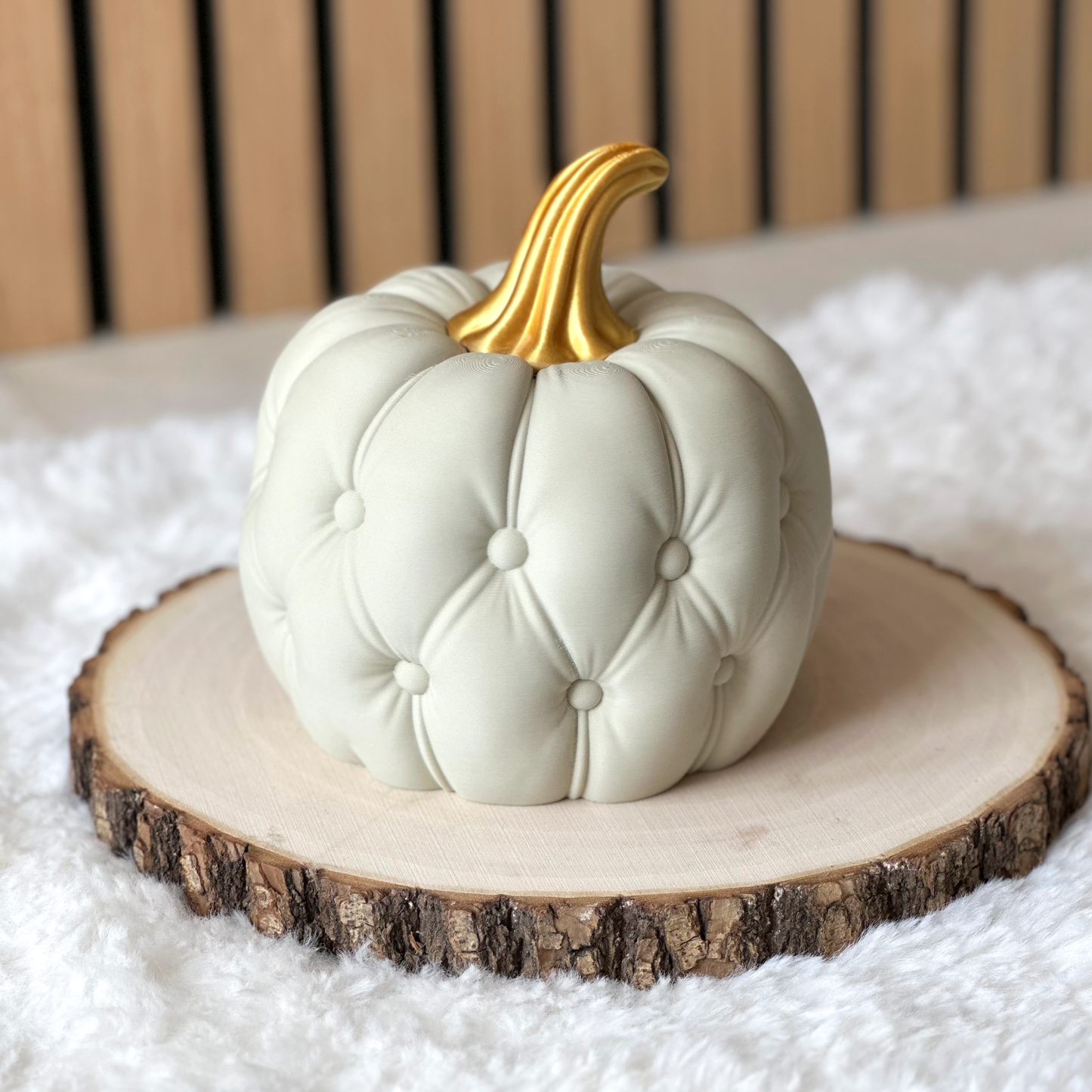 Citrouille décorative ivoire avec tige dorée – décoration automnale