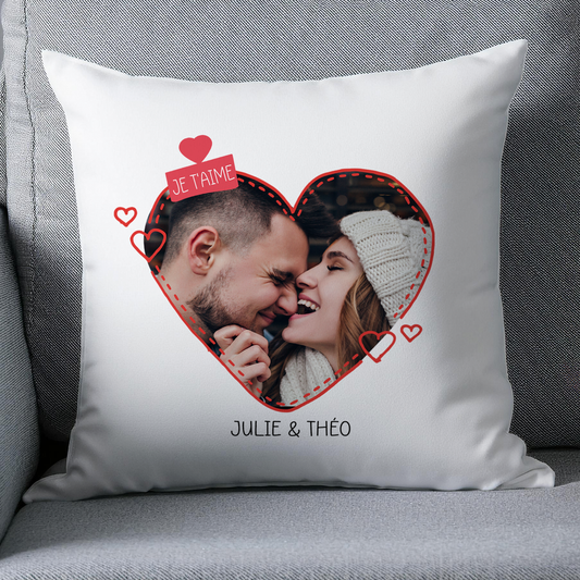 Coussin personnalisé amour avec photo dans un coeur et prénoms - Idée cadeau Saint-Valentin pour amoureux