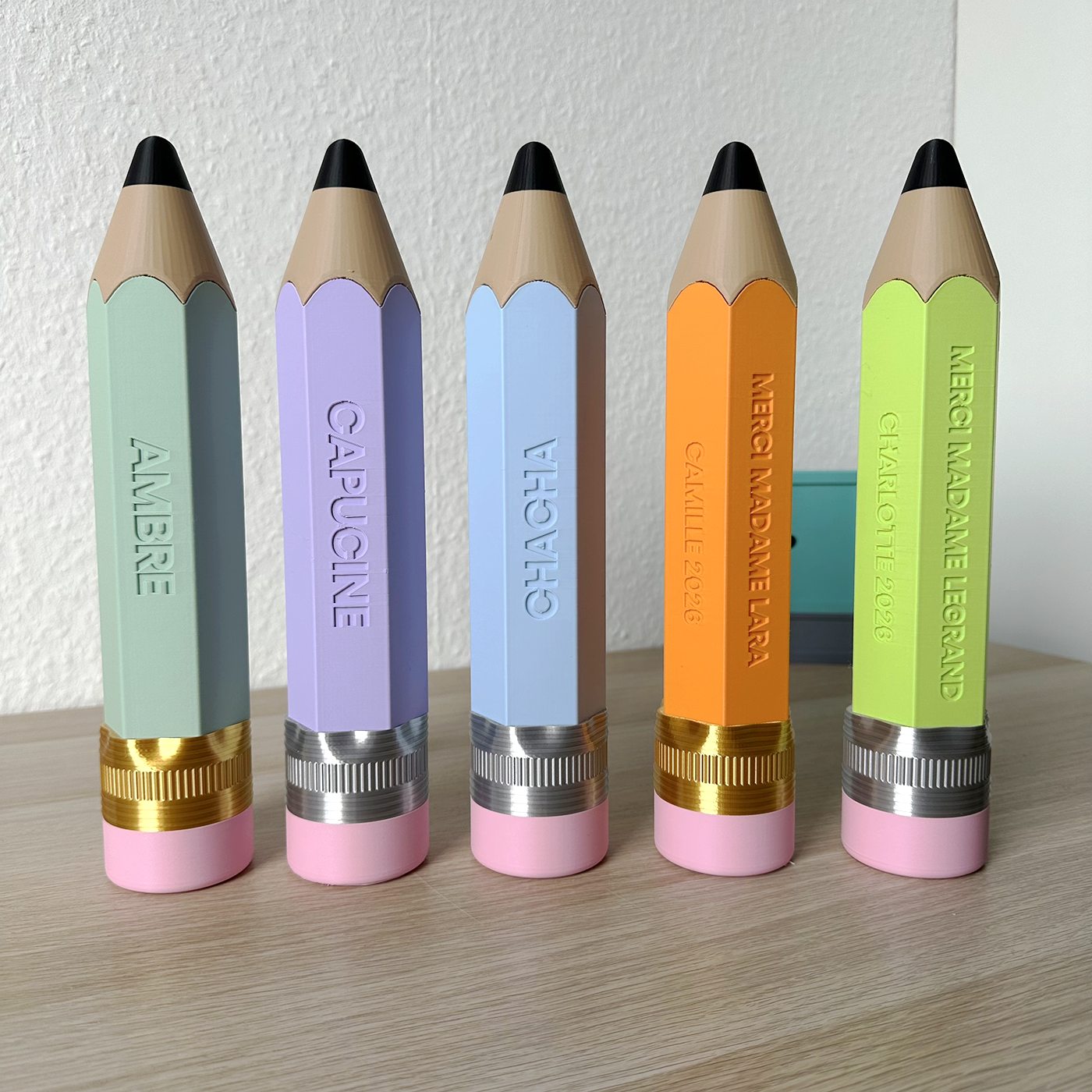 Crayon plumier XXL personnalisé 25cm - compartiment stylos dévissable - cadeau maîtresse - Koala Bleu