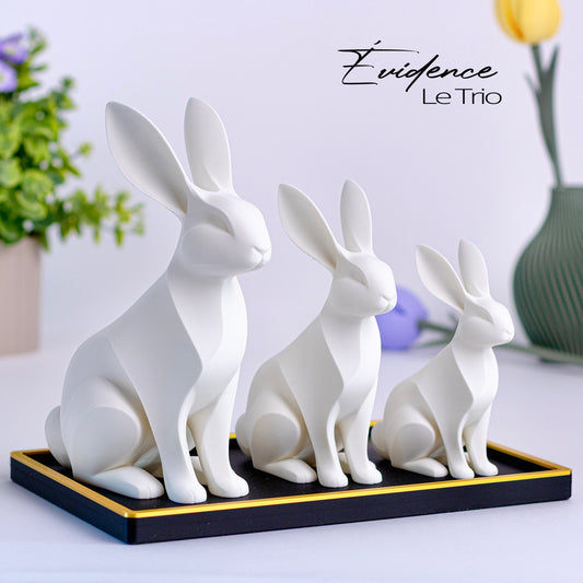 Trio de lapins décoratifs sur plateau - Sculptures minimaliste