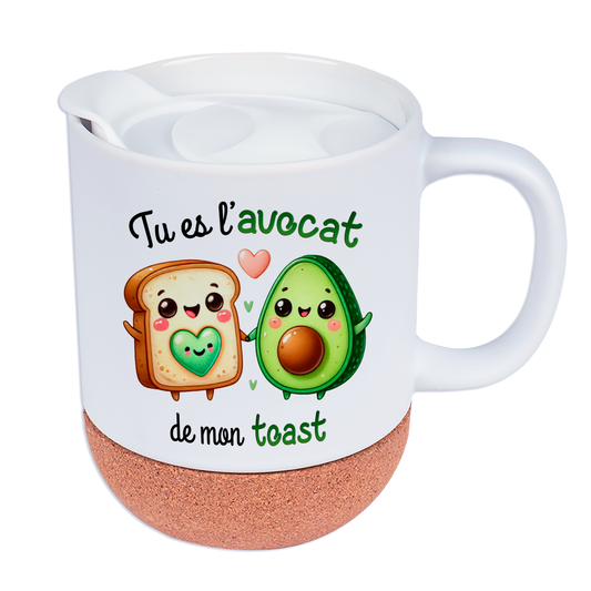 Mug personnalisé en céramique blanche avec design "Tu es l'avocat de mon toast", base en liège et couvercle en silicone, idéal pour la Saint-Valentin.