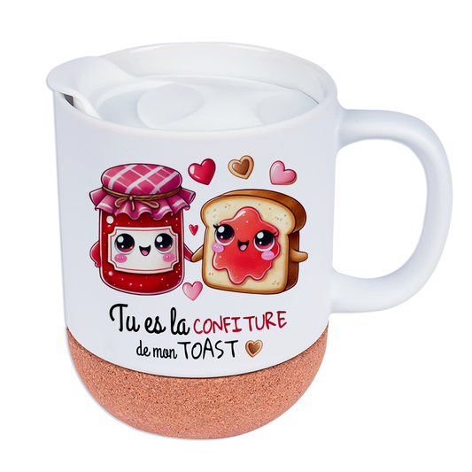 Mug personnalisé en céramique blanche avec design "Tu es la confiture de mon toast", base en liège et couvercle en silicone, idéal pour la Saint-Valentin.