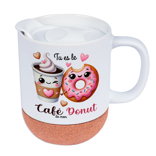 Mug personnalisé en céramique blanche avec design "Tu es le café de mon donut", base en liège et couvercle en silicone, idéal pour la Saint-Valentin.