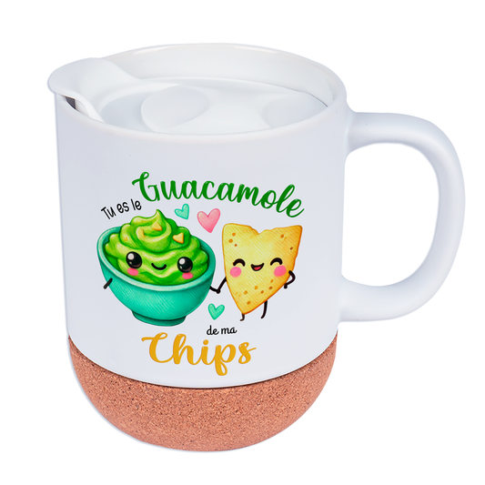 Mug personnalisé en céramique blanche avec design "Tu es le guacamole de ma chips", base en liège et couvercle en silicone, idéal pour la Saint-Valentin.