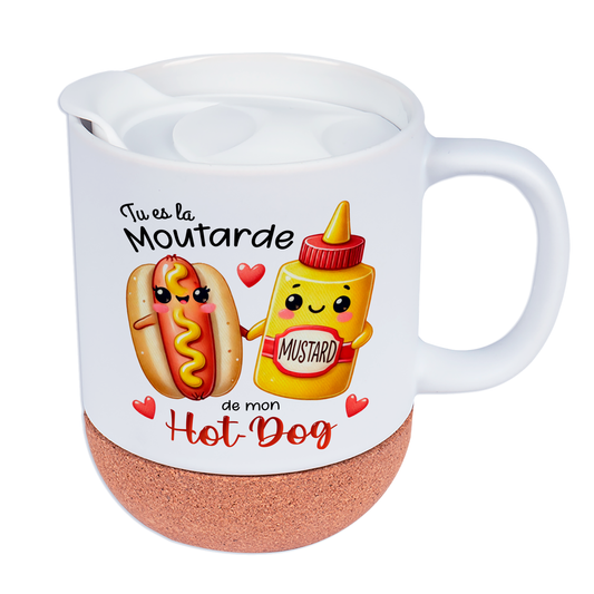 Mug personnalisé en céramique blanche avec design "Tu es la moutarde de mon Hot-Dog", base en liège et couvercle en silicone, idéal pour la Saint-Valentin.