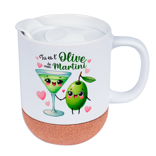 Mug personnalisé en céramique blanche avec design "Tu es l'olive de mon martini", base en liège et couvercle en silicone, idéal pour la Saint-Valentin.