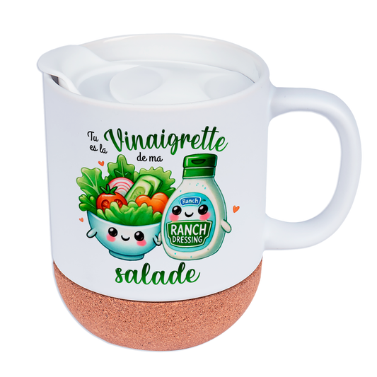 Mug personnalisé en céramique blanche avec design "Tu es la vinaigrette de ma salade", base en liège et couvercle en silicone, idéal pour la Saint-Valentin.