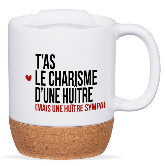 Mug blanc avec base en liège et couvercle en silicone, texte "T’as le charisme d’une huître", personnalisable au verso avec un prénom ou un message.