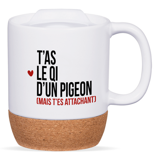 Mug blanc avec base en liège et couvercle en silicone, texte "T’as le QI d’un pigeon", personnalisable au verso avec un prénom ou un message.