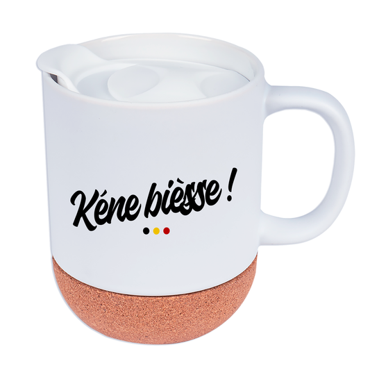 Mug personnalisé Liégeois "Kéne Biesse" avec socle en liège et couvercle – Personnalisable avec prénom ou texte