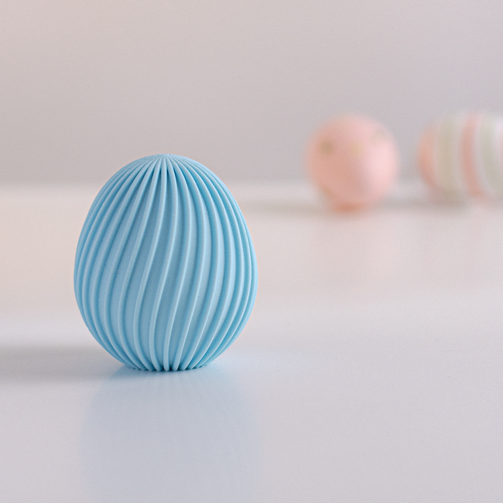 Oeuf de Pâques décoratif strié