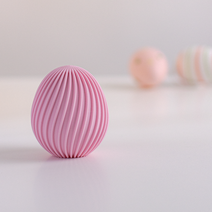 Oeuf de Pâques décoratif strié