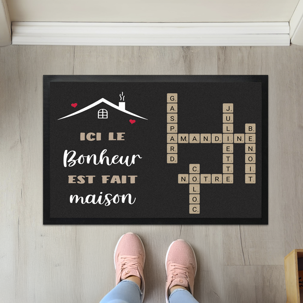 Paillasson entièrement personnalisable le bonheur est fait maison avec Scrabble et lettres des prénoms