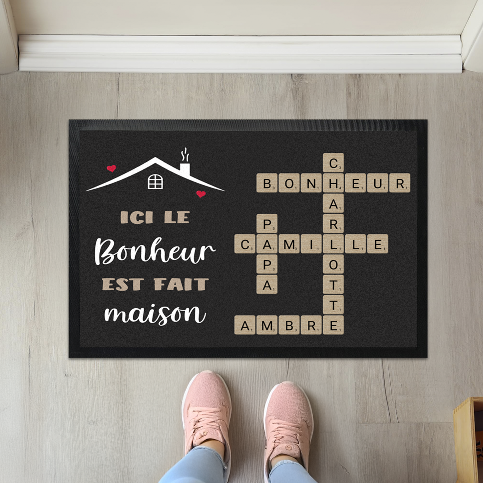 Paillasson entièrement personnalisable le bonheur est fait maison avec Scrabble et lettres des prénoms