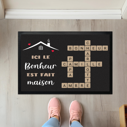 Paillasson entièrement personnalisable le bonheur est fait maison avec Scrabble et lettres des prénoms