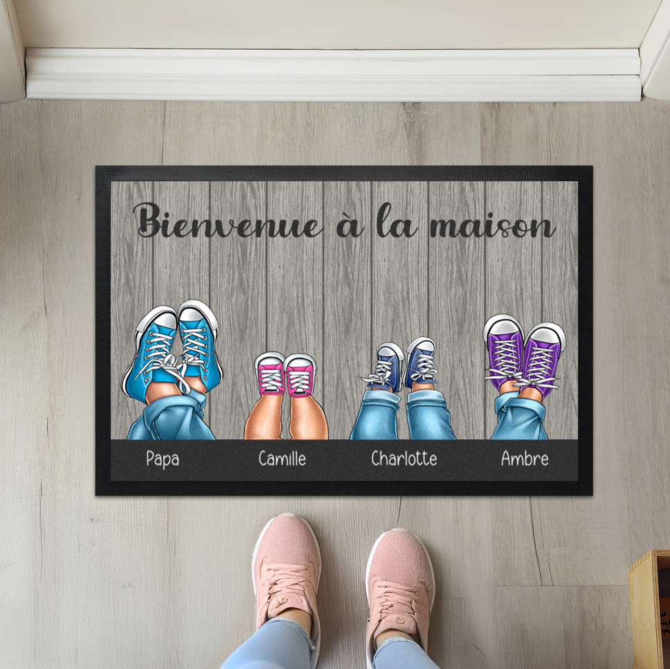 Paillasson personnalisé famille avec Baskets et prénoms. Ajoutez également 2 animaux.