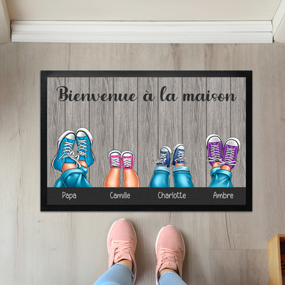 Paillasson personnalisé famille avec Baskets et prénoms. Ajoutez également 2 animaux.