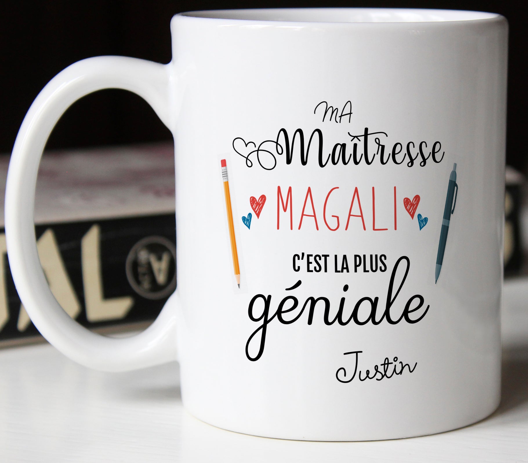 cadeau maitresse fin d'année scolaire mug ma maitresse c'est la plus géniale personnalisable prénom