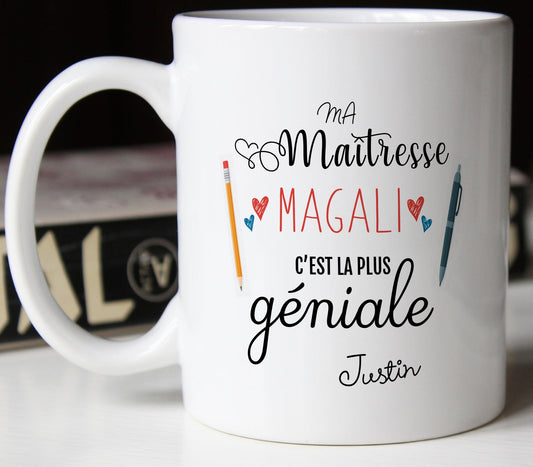 cadeau maitresse fin d'année scolaire mug ma maitresse c'est la plus géniale personnalisable prénom
